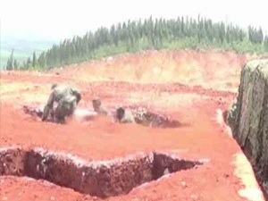 Askerlerin el bombası ile imtihanı -İZLE!