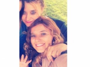 Tuvalette Doğurduğu Bebeği Ablasıyla...