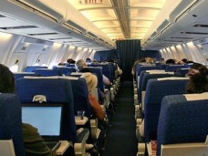 Trabzon havalimanında valiz işçiyi yaraladı