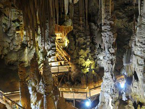 Karaca mağarasına ziyaretçi akını!