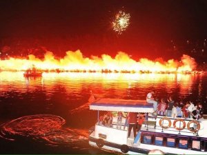 Trabzonspor'lular Haliç'te yine meşale yakacak