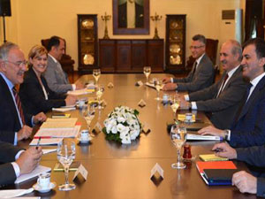 Koalisyon için ilk görüşme başladı