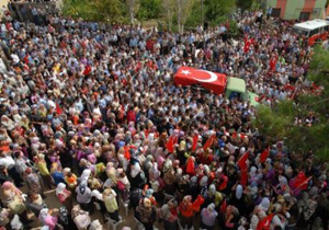 Türkiye şehitlerine ağladı