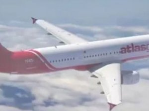 Uçakta bebeğe çamaşır suyu içirdi