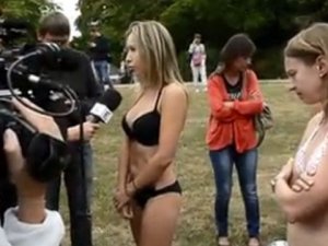 Fransız parkında bikini dayağı