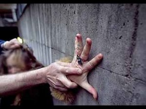 Tecavüzcüye 45 yıl, doktora 10 yıl hapis cezası!