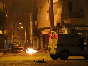 Olaylı gece: Polisle çatıştılar!