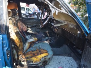 Park halindeki araç alev aldı!