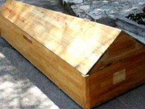 Kadın kendi cenazesinde uyandı!