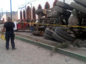 Kamyon katliam yaptı: 16 ölü, 30 yaralı