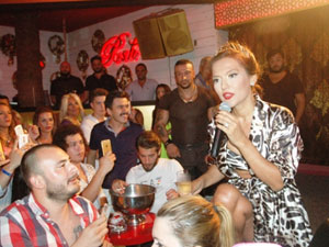 Demet Akalın kimlik kontrolü yaptı