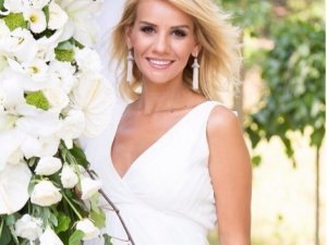 Esra Erol sarışın oldu!