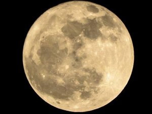 Rengi aynı adı  farklı mavi ay'ın sırrı