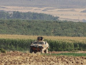 Sınırda hendek kazılıyor