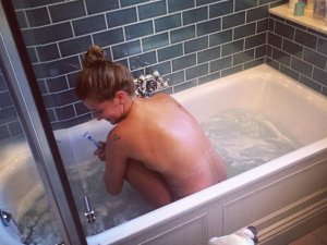 Paylaştığı banyo fotoğrafı olay oldu