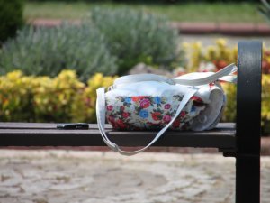 Şüpheli çanta ve telefon polisi alarma geçirdi