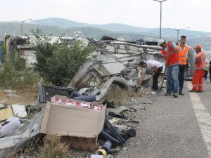 Başbakanlık otobüsü devrildi: 3 yaralı
