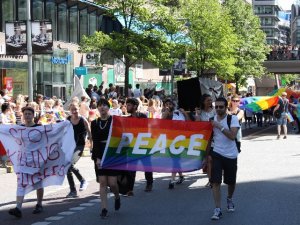 Gay yürüyüşüne akın ettiler