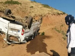 Minibüs şarampole yuvarlandı: 2 ölü, 8 yaralı