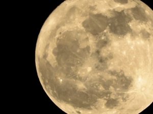 Sorgulamayan toplum ve Mavi ay