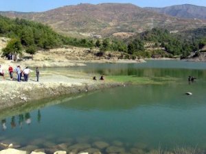 Serinlemek için gölete giren Suriyeli genç boğuldu