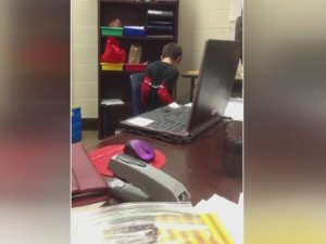 ABD polisi 8 yaşındaki çocuğa kelepçe taktı