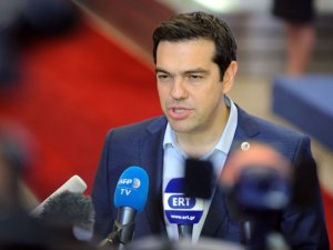 Yunanistan masaya oturuyor