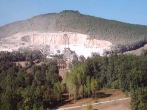 Giresun'da taş ocağında heyelan: 2 yaralı