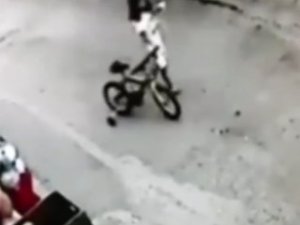 Sapık güvenlik kamerasında