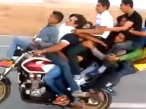 Bir motosiklete kaç kişi binebilir!