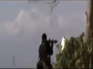 Roketatar militanın elinde patladığı anlar