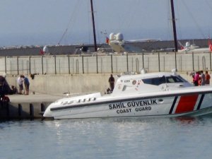 Göçmenleri taşıyan bot battı: 2 Ölü