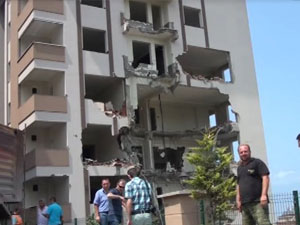 Trabzon'da gergin yıkım!