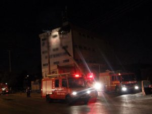 Fabrikada yangın cktı işçiler ölümden döndü