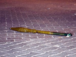 Devriye gezen polis aracına roketli saldırı!