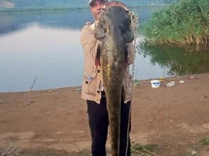 Oltayla tuttuğu dev yayını huzurevine bağışladı