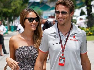 F1 pilotu Button'u bayıltıp soydular