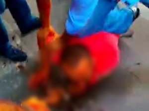 Esnaf kavgasında polis bıçaklandı