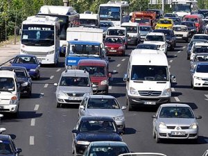 Emniyet iki aracın peşinde