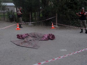 Karısını öldürdü, babası ve kızını yaralayıp intihar etti