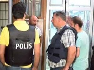 Yaralı polislerin kaldırıldığı hastanede alarm