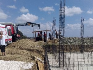 Su kuyusunda çalışırken üzerine vinç düştü