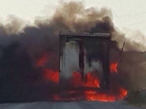 PKK 5 kamyonu yaktı