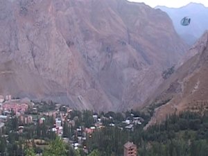 Hakkari-Çukurca karayoluna döşenen mayınlar imha ediliyor