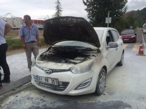 Trabzon'da bir araç alev aldı