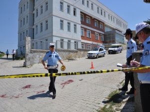 Servis otobüsü 2 öğrenciye çarptı : 1 ölü