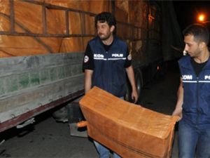 Durdurulan TIR’da tam 300 bin paket kaçak sigara yakalandı!