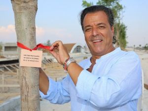 Chico Bouchikhi ilk ağacını EXPO’ya dikti