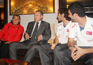 Başbakan Millileri ziyaret etti