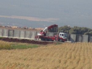 Suriye sınırına "Beton duvar"